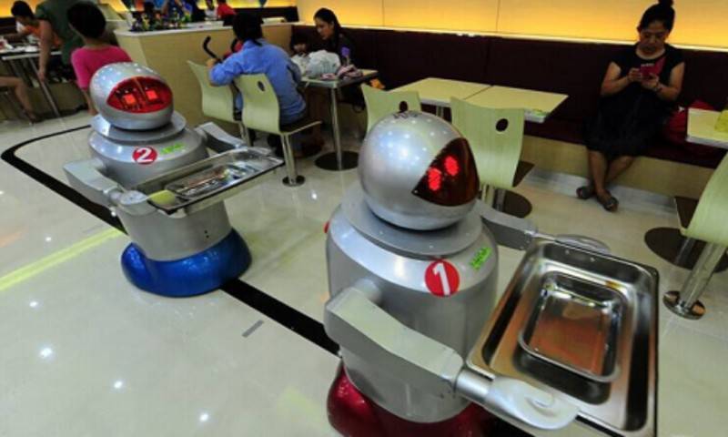 餐飲機(jī)器人為噱頭，結(jié)果餐廳經(jīng)營(yíng)不善，機(jī)器人：我背這鍋咯？